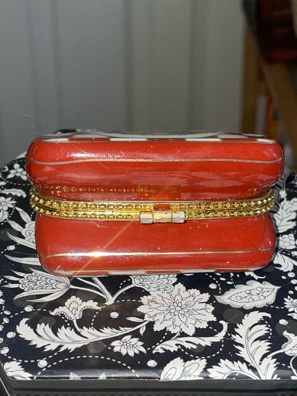 Vintage "My Treasure" Porcelain Purse Trinket Box –24K Gold Trim Victorian Scene - Picture 10 of 10